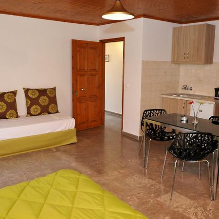 Anna Apartments Kontokali Rum bild